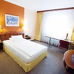 Globana Airport 4*