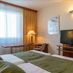 Globana Airport 4*