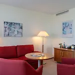 Globana Airport 4*