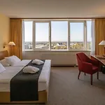 Globana Airport Hotel 4*
