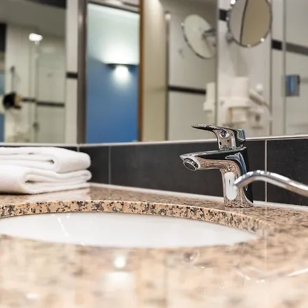 Hotel Globana Airport 4*