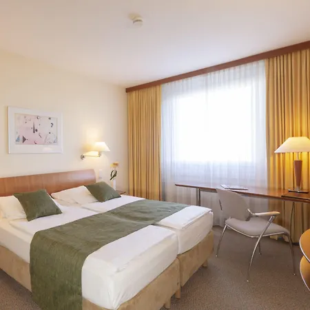 Globana Airport שקאודיטז