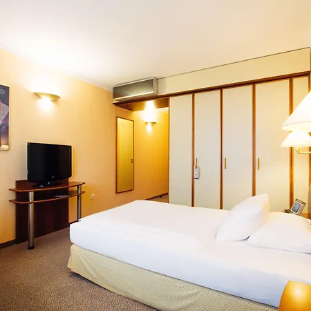 Hotel Globana Airport 4*