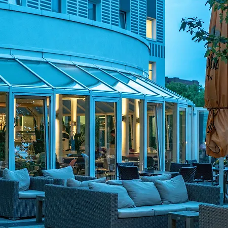 Globana Airport Hotel