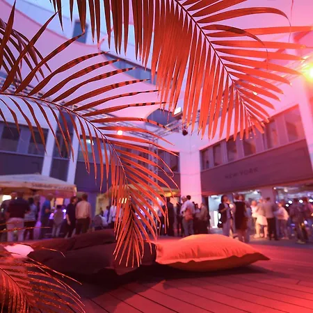Globana Airport فندق شكويديتس