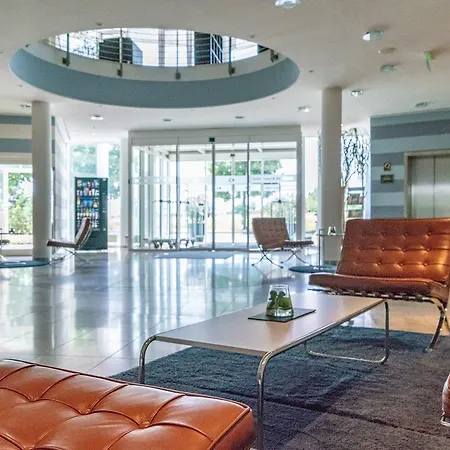 Globana Airport 4* شكويديتس