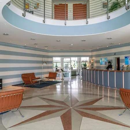 Globana Airport فندق شكويديتس