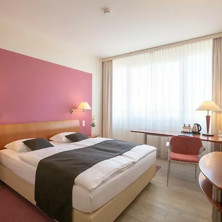 Globana Airport 4* شكويديتس