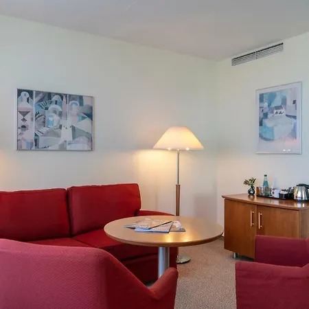 Globana Airport 4*
