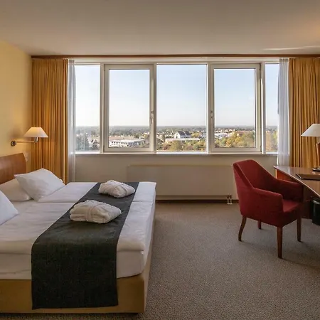 Globana Airport Hotel 4*