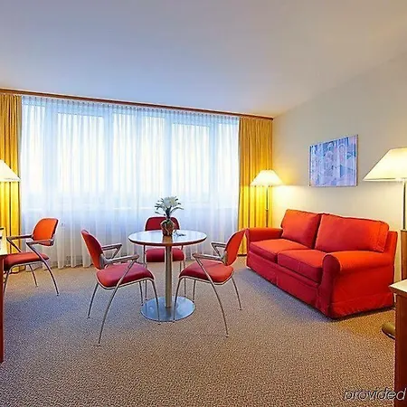 Globana Airport 4*