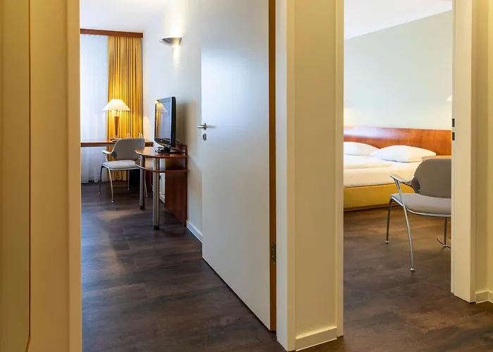 Globana Airport شكويديتس