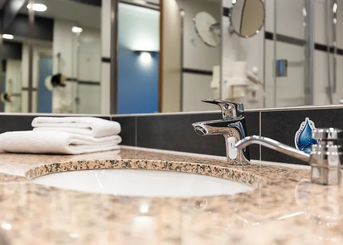 فندق Globana Airport 4*