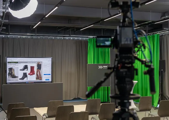 Globana Airport فندق شكويديتس