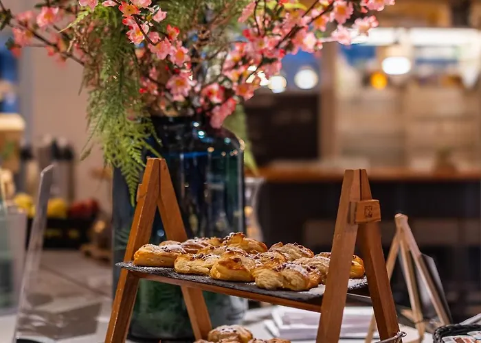 Globana Airport 4* شكويديتس