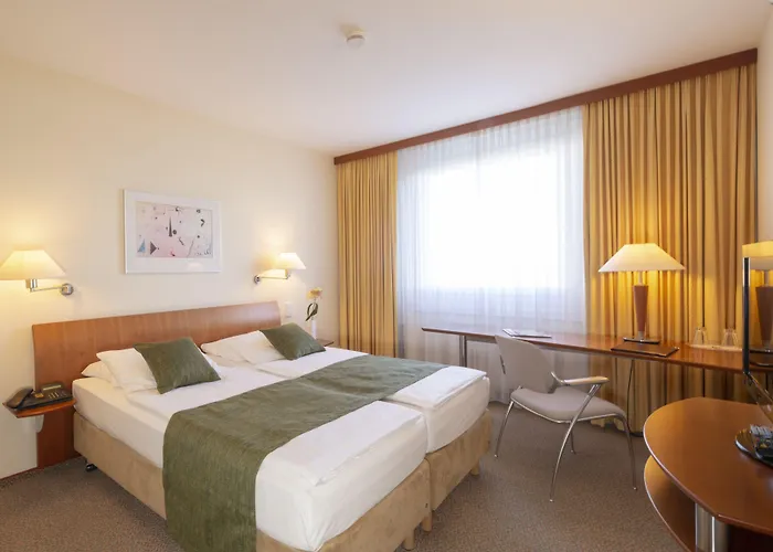 Globana Airport شكويديتس