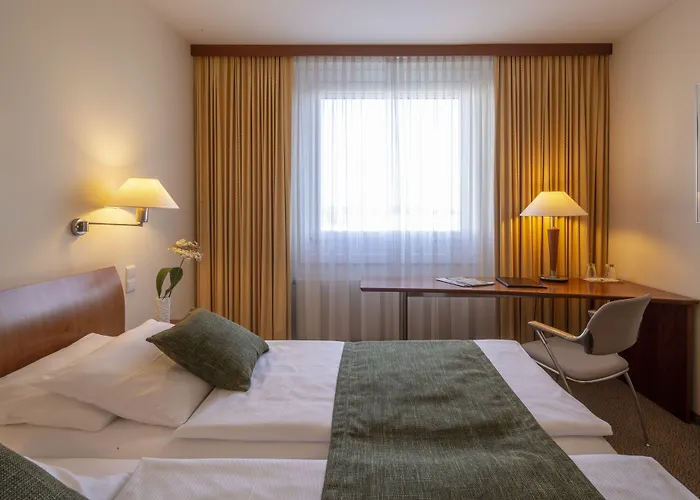 Globana Airport شكويديتس