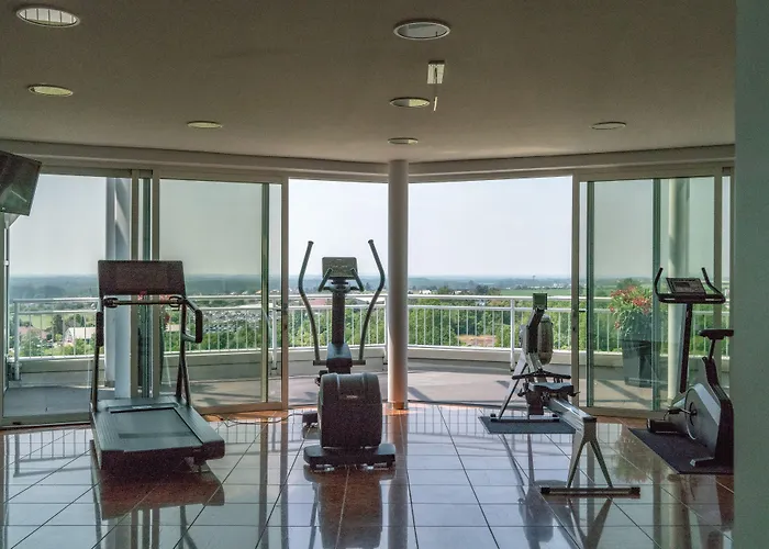 فندق Globana Airport شكويديتس