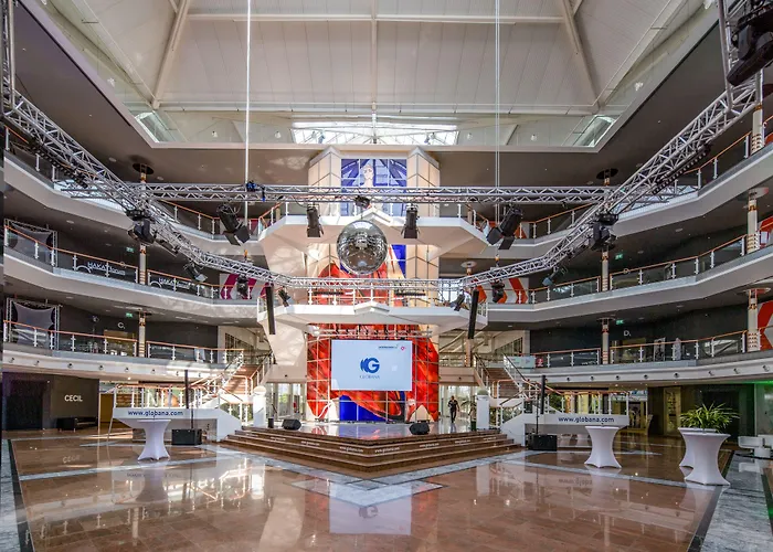 Globana Airport شكويديتس