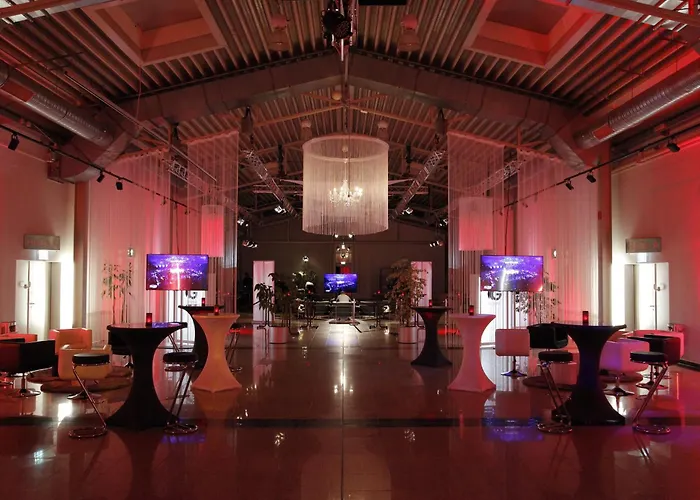 Globana Airport فندق شكويديتس