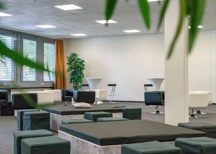 Globana Airport 4* شكويديتس