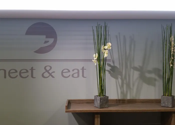 Globana Airport 4* شكويديتس