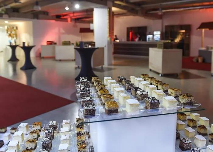 Globana Airport 4* شكويديتس