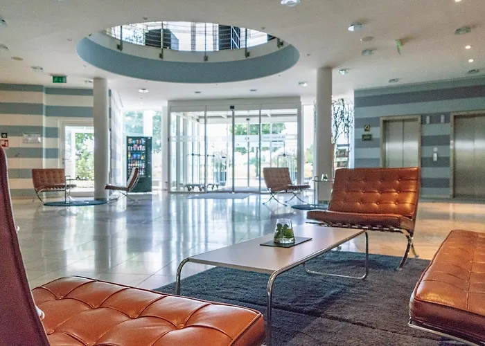 Globana Airport 4* شكويديتس