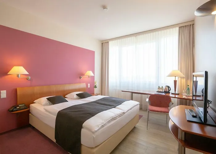 Globana Airport 4* شكويديتس