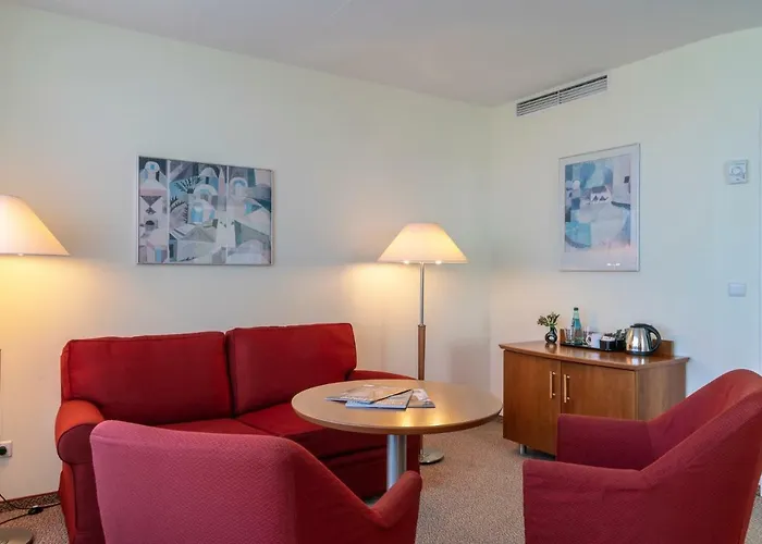 Globana Airport 4*