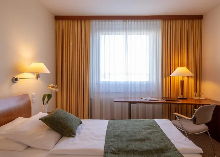 Globana Airport 4* شكويديتس